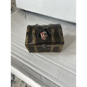 Vtg Metal E. J. Kahn Co. Pirate Skull Treasure Chest Coin Bank w/Lock. No Key